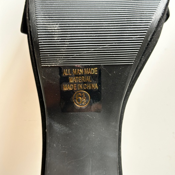 Black strappy heels - Picture 2 of 4